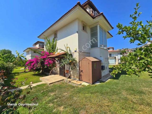Kuşadası Kadınlar Denizi Müstakil 3+1 Havuzlu Sitede Villa