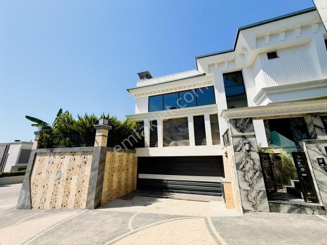 Kuşadası Kadınlar Denizi Satılık Lüks Villa