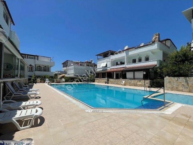 Kuşadası Kadınlar Denizinde 2+1 Havuzlu Sitede 8 Aylık Kiralık