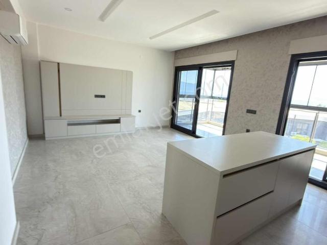 Kuşadası Kadınlar Denizi'nde 3 + 1 Deniz Manzaralı Kiralık Daire