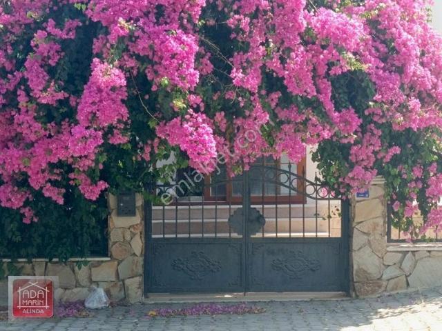 Kuşadası Kadınlar Denizinde Tam Müstakil Satılık Villa