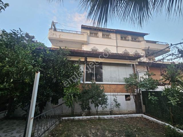 Kuşadası Kadınlar Denizinde Doğalgazlı Eşyalı Kiralık 3+1 Villa