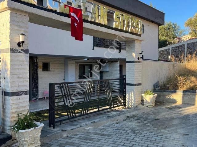 Kuşadası Kadınlar Denizinde Eşyasız Doğalgazlı 4+1 Kiralık Villa