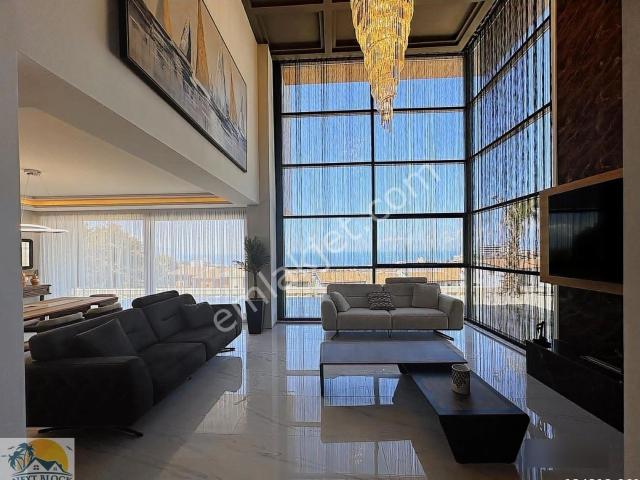 Kuşadası Kadınlar Denizi'nde Full Deniz Manzaralı Loft Villa