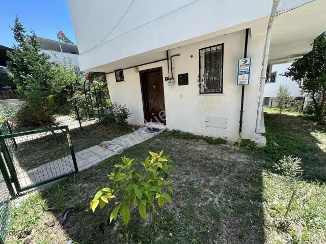 Kuşadası Kadınlar Denizinde Geniş Bahçe Eşyalı 4+1 Satılık Villa