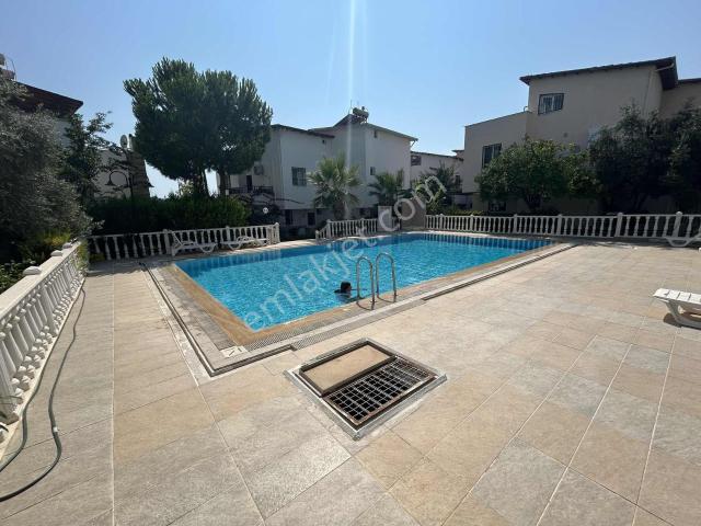 Kuşadası Kadınlar Denizinde Geniş Bahçe Eşyalı 4+1 Satılık Villa