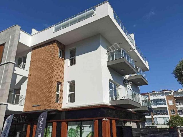 Kuşadası Kadınlar Denizi'nde Havuzlu Sitede Kiralık 1+1