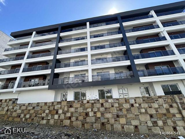 Kuşadası Kadınlar denizinde manzaralı eşyalı kiralık daire