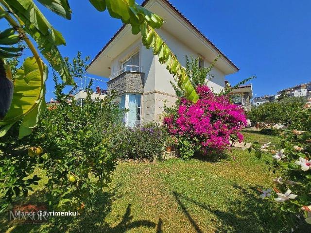 Kuşadası Kadınlar Denizinde Müstakil Havuzlu Sitede 3+1 Eşyalı Satılık Villa