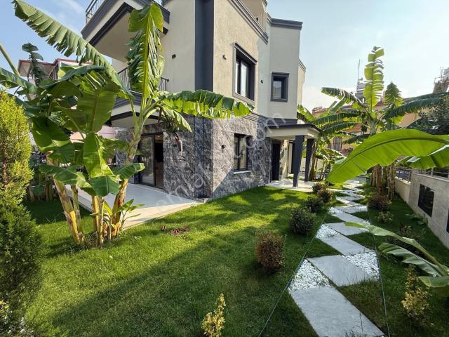 Kuşadası Kadınlar Denizinde Sahile 600mt Mesafede Tek Müstakil Özel Havuzlu Sıfır 4+1 180m2 Villa