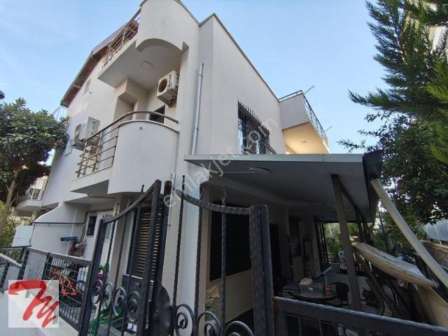 Kuşadası, Kadınlar Denizinde Satılık Villa