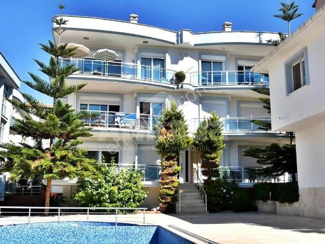 Kuşadası Kadınlar Denizin'de Site İçersinde Full Eşyalı Satılık