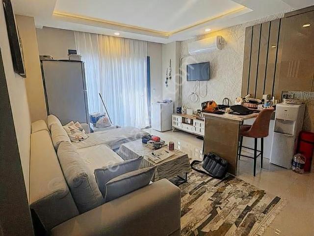 Kuşadası Kadınlar Denz Satılık Plaja 30 Adım Ara Kat Eşyalı 1+1