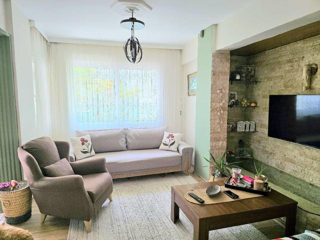 Kuşadası Kadınlar Plajına Yakın Doğalgazlı,bahçeli 3+1 Satılık Villa