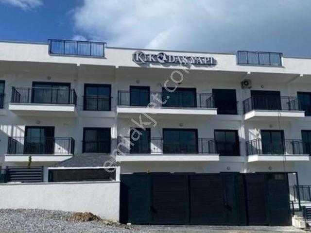 Kuşadası Kadınlardenizinde Denize 50 Mt 3+1 Satılık Bahçe Dublex