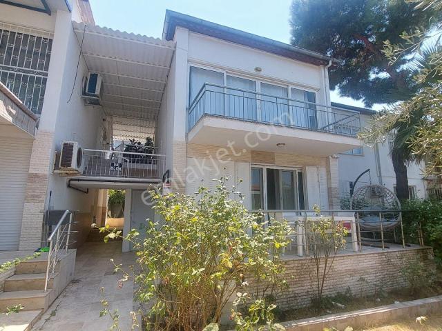 Fiyat Düştü. kuşadası Kadınlardenizinde Denize Sıfır Sitede Satılık 3+1 Yazlık Daire