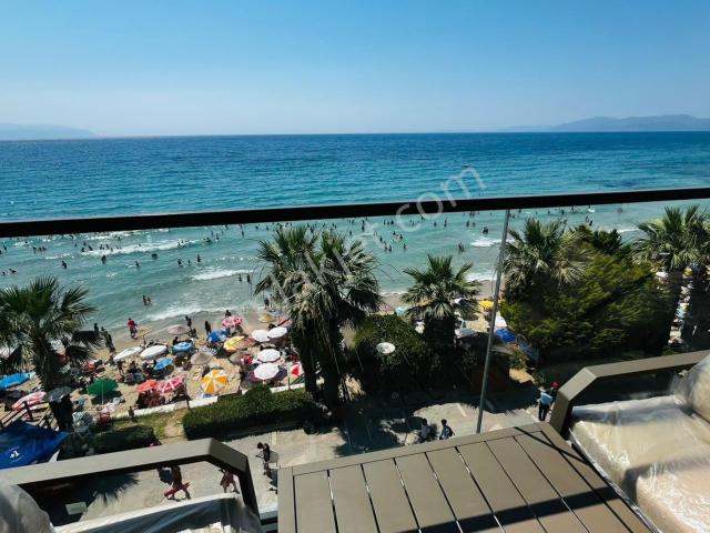 Kuşadası Kadınlardenizinde Satılık 2+1 Yalı Dairesi