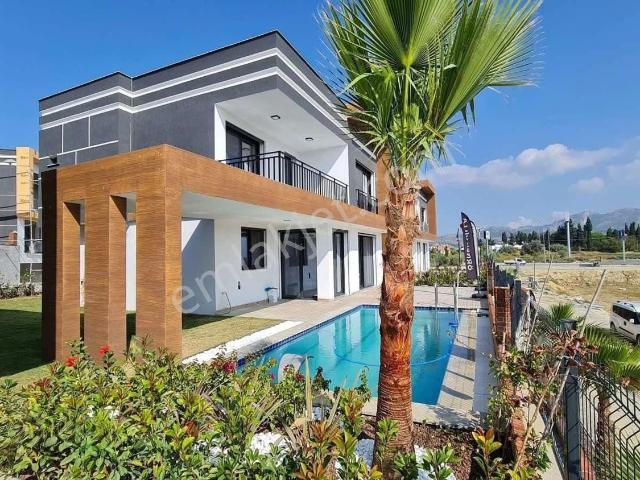 Kuşadası Karaova’da | Avm & Sahile Yakın | Özel Havuzlu | Ultra Lüks 4+1 Villa