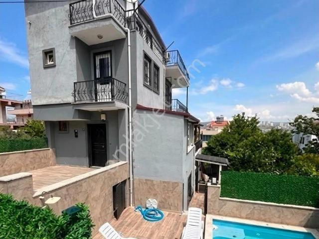 Kuşadası Karaova’da Eşyalı 3+1 Müstakil Ev 2 Banyo, 3 Wc, Balkon, Boş Ve Hemen Taşınmaya Hazır