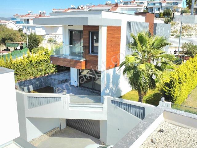 Kuşadası Karaova Da Sıfır Müstakil Heryere Yakın Villa
