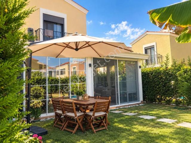 Kuşadası Karaova Mevkii Storıa Akdeniz Evleri Eşyalı Kiralık 4+1 Villa