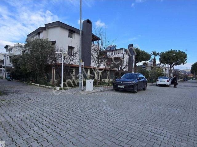 Kuşadası Karaova Mevkiinde Yenilenmiş Satılık 5+1 Bakımlı Yazlık