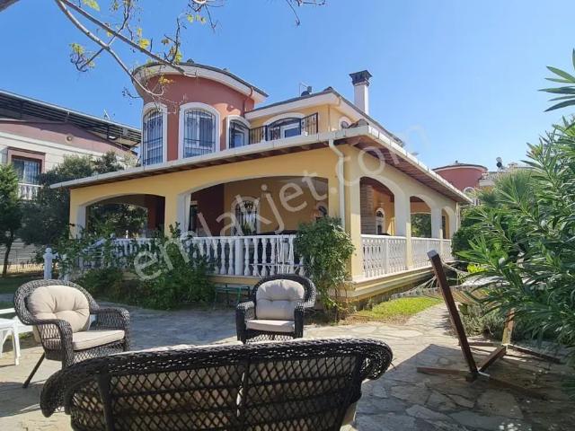 Kuşadası Karaova Satılık Müstakil Villa. havuzlu Site, Deniz Manzaralı. Kısmi Eşyalı 3+1