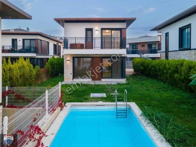Kuşadası Karaovada Tek Müstakil Özel Havuzlu Lüks 6+1 Villa