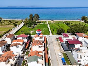 Kuşadası Karaova'da Denize Sıfır Konumda Kiralık Eşyalı Villa