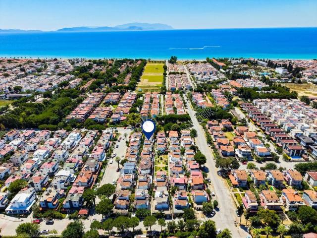 Kuşadası Karaovada Denize Yakın Satılık 4+1 Geniş Tripleks Villa