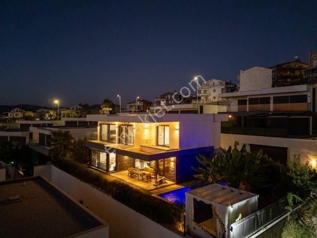 Kuşadası Karaovada Emsaline Az Rastlanan Full Manzaralı Villa