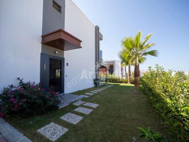 Kuşadası Karaova'da Plaja Yakın Satılık Tek Müstakil Sıfır Villa