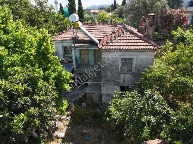 Kuşadası Kirazlı Köyünün Kalbinde Müstakil Taş Ev