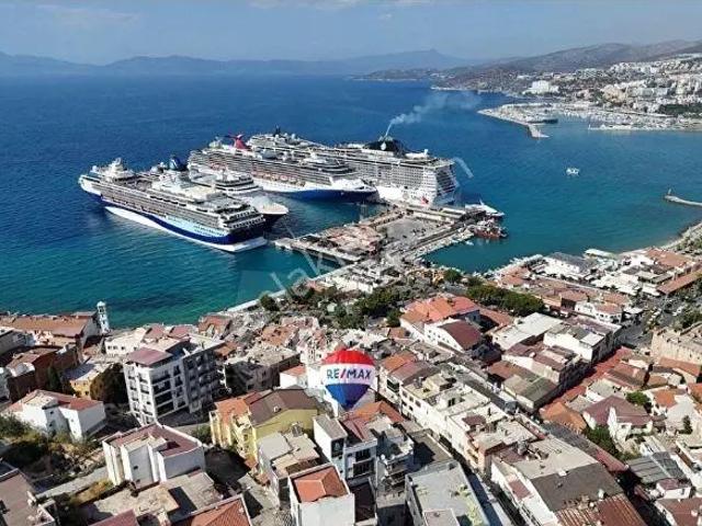Kuşadası Limanına Yürüyüş Mesafesinde Satılık 1+1 Sıfır Daire
