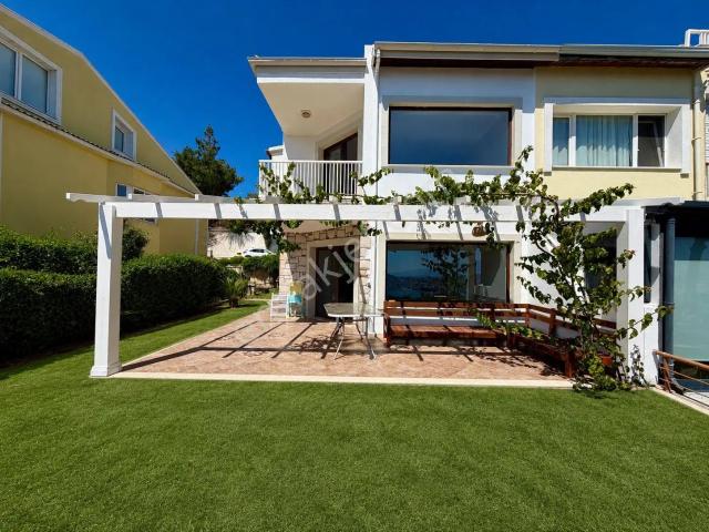 Kuşadası,panoramik Deniz Manzaralı,doğal Gazlı,lüks Villa