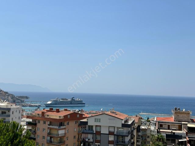 Kuşadası Panromik Deniz Manzaralı 3+1 145m2 Acil Satılık Daire