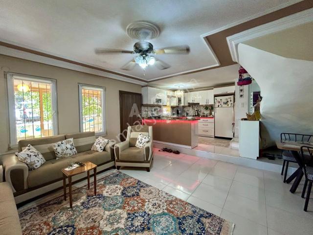 Kuşadası Plajtur Sitesi’nde Satılık 3+1 Tripleks Yazlık