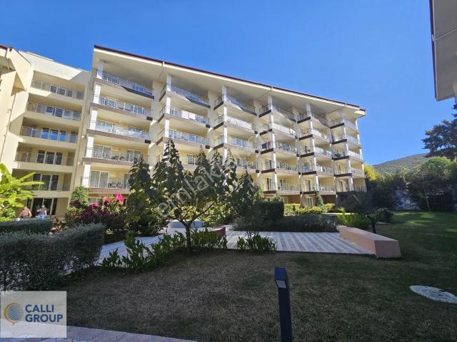 Kuşadası Ramada Resort'te Köşe Konumunda Satılık 2+1 Bahçe Katı