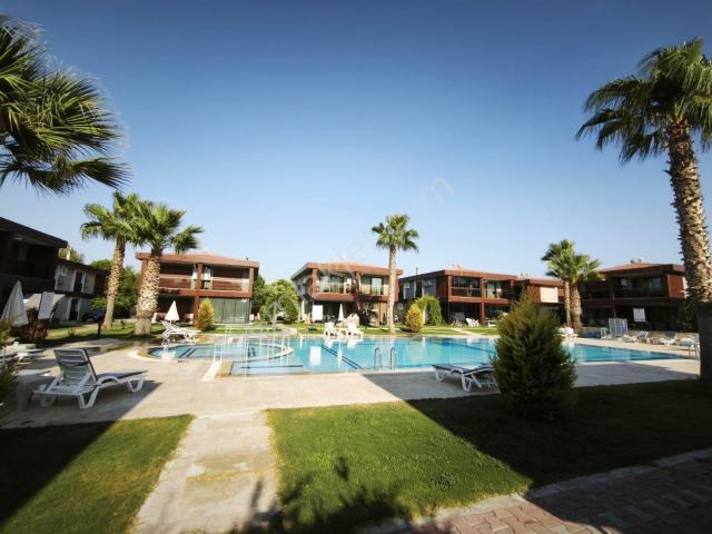 Kuşadası Sahilinde Denize 600mt Havuzlu Sitede Dubleks 3+1 Villa