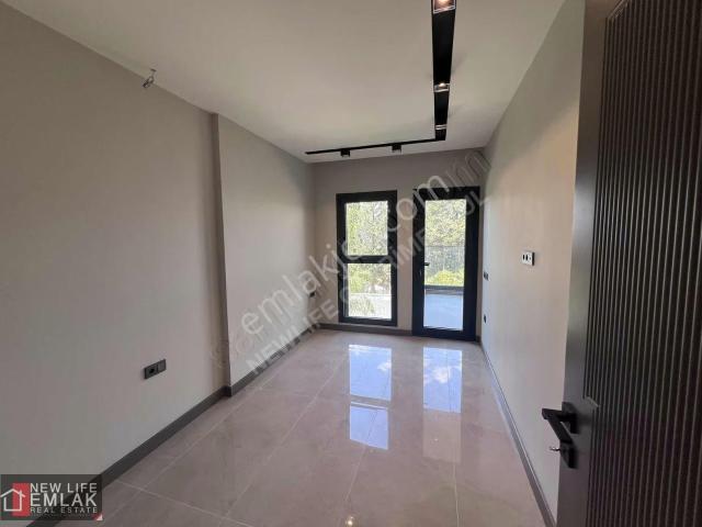 Kuşadası Satılık 1+1 Havuzlu Daire, 52m², Modern Mimari