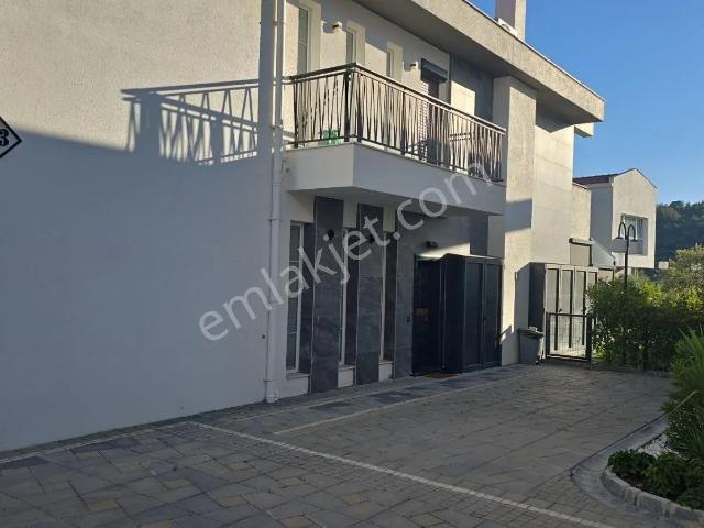 Kuşadası Satılık 4+1 Villa Eşyalı