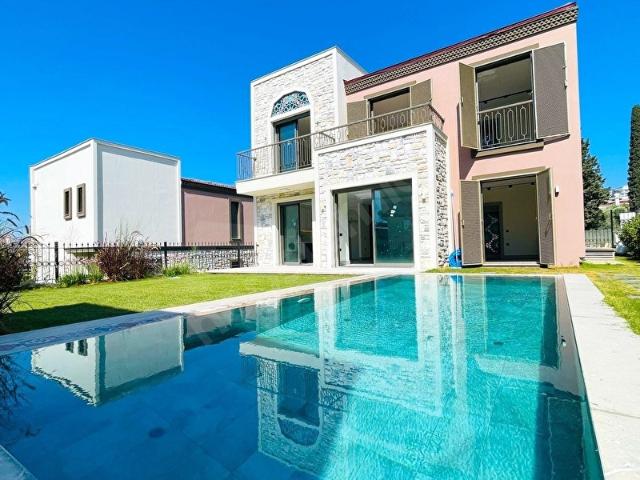 Kuşadası Satılık Özel Havuzlu Ayrı Girişli 5+2 Müstakil Villa
