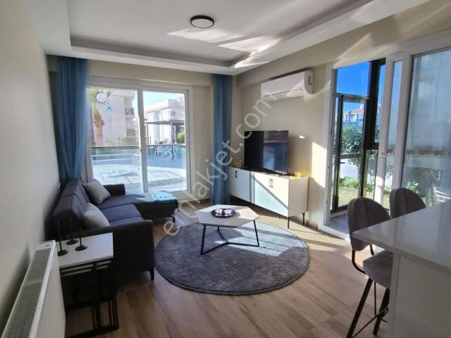 Kuşadası Site İçerisinde Havuz Manzaralı Lüks Eşyalı 1+1 Kiralık Daire
