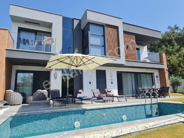 Kuşadası Soğucak'ta 4+1 Özel Havuzlu Villa