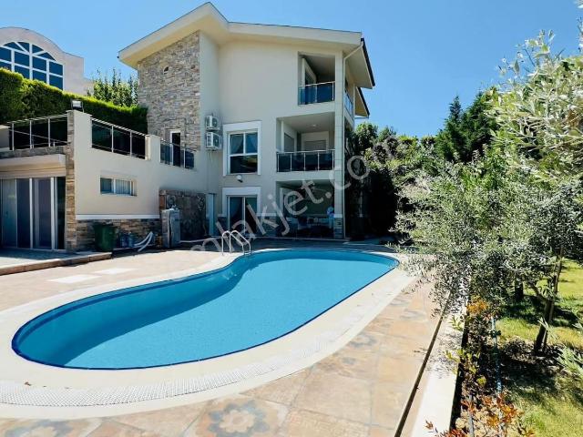 Kuşadası Soğucakta 6+2 Müstakil Villa
