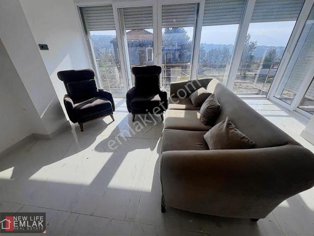 Kuşadası Soğucakta Yeni Yapı Bahçeli Satılık Villa