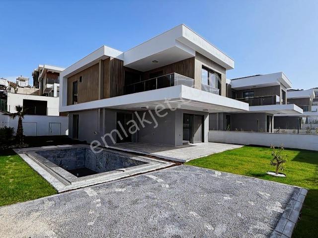 Kuşadası Soğucak'ta Acil Satılık Müstakil 4+1 Villa