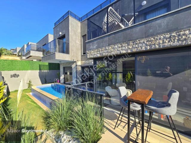 Kuşadası Soğucak'ta Deniz Ve Doğa Manzaralı 7+1 Lüks Villa