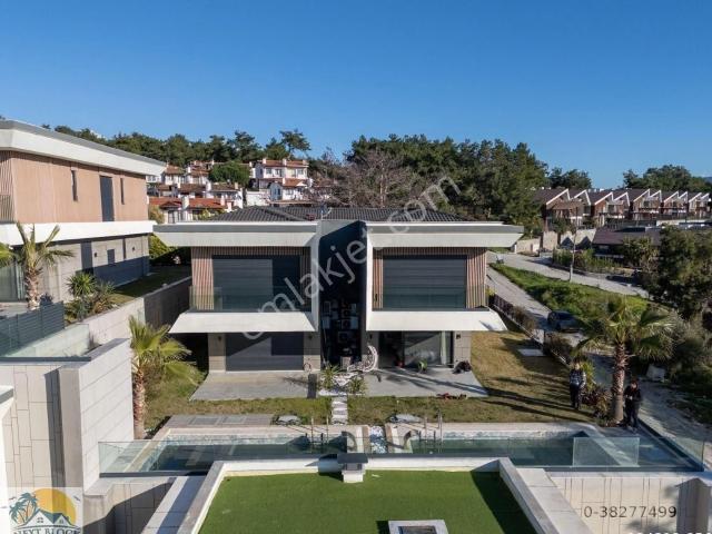 Kuşadası Soğucak'ta Deniz Manzaralı Yanyana 2 Villa Şok Fiyata