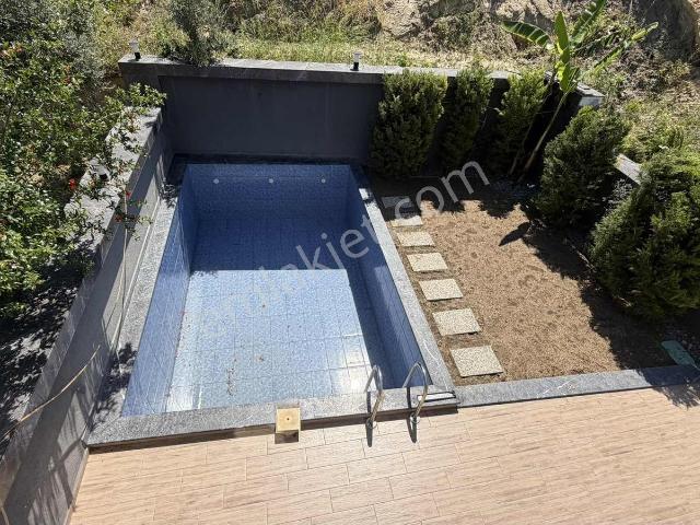 Kuşadası Soğucak'ta Deniz Manzaralı,arsa Fiyatına Havuzlu Forlex